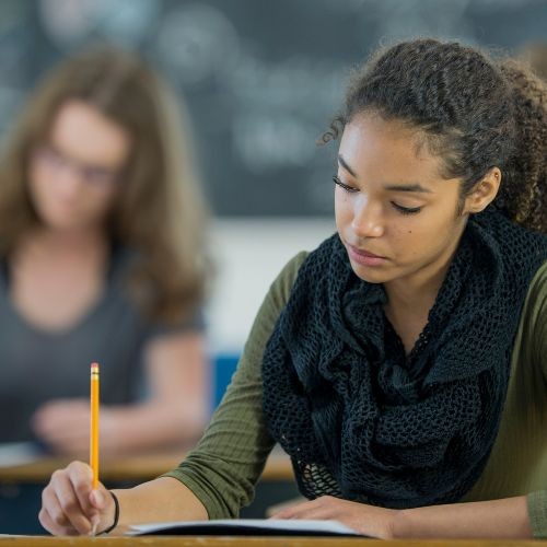 Concours public ou privé pour devenir maître des écoles : quelles différences ?